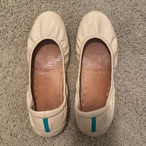 Tieks size 9 Biscotti patent leather.